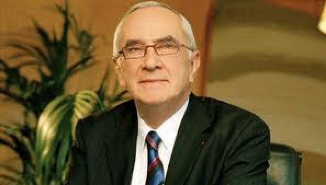 Recueillement de M. Martin Malvy, Président du Conseil régional de Midi-Pyrénées, sur les tombes des victimes de la tuerie de Toulouse Recueillement de M. Martin Malvy, Président du Conseil régional de Midi-Pyrénées, sur les tombes des victimes de la tuerie de Toulouse