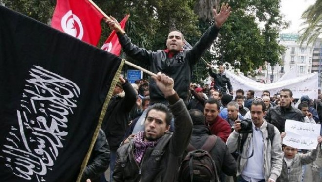 Tunisie : Les islamistes d’Ennahda appellent aussi à manifester ! Tunisie : Les islamistes d’Ennahda appellent aussi à manifester !
