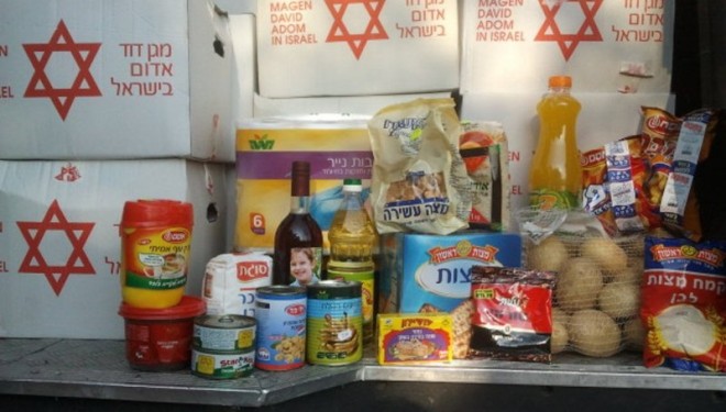 Le Maguen David Adom en Israël collecte, confectionne et distribue 30000 colis alimentaires pour les fêtes de Pessa’h Le Maguen David Adom en Israël collecte, confectionne et distribue 30000 colis alimentaires pour les fêtes de Pessa’h