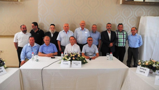 Soutien au-delà des clivages: Ashdod continue sur sa lancée avec Yehiel Lasri ! Soutien au-delà des clivages: Ashdod continue sur sa lancée avec Yehiel Lasri !