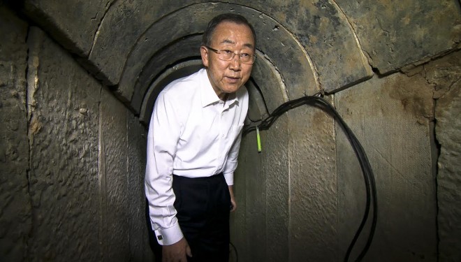 Le secrétaire général des Nations Unies, M. Ban Ki-Moon, visite un tunnel terroriste découvert lors de Bordure Protectrice Le secrétaire général des Nations Unies, M. Ban Ki-Moon, visite un tunnel terroriste découvert lors de Bordure Protectrice