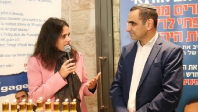La députée Ayelet Shaked apporte son soutien à Avraham Azoulay La députée Ayelet Shaked apporte son soutien à Avraham Azoulay
