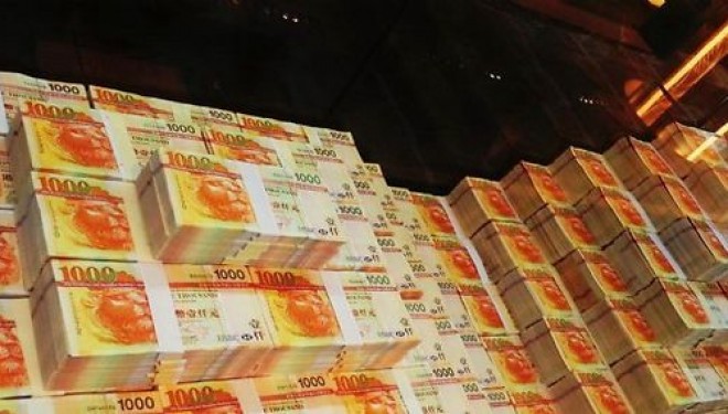 insolite : Hong Kong – près de 2 millions de dollars sur la chaussée, la foule en folie ! insolite : Hong Kong – près de 2 millions de dollars sur la chaussée, la foule en folie !