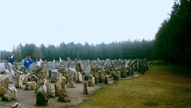 Shoah : 70 ans déjà – Récit de voyage : Marseille Pologne Israël (1992) par Joël Guedj Shoah : 70 ans déjà – Récit de voyage : Marseille Pologne Israël (1992) par Joël Guedj