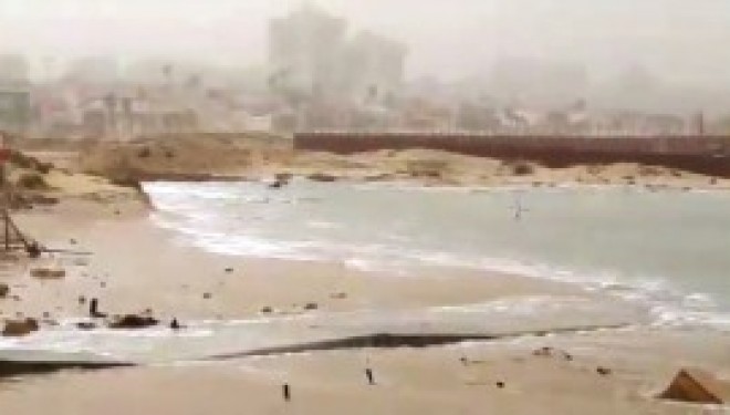 La tempete souffle fort et la mer inonde les plages d’Ashdod La tempete souffle fort et la mer inonde les plages d’Ashdod