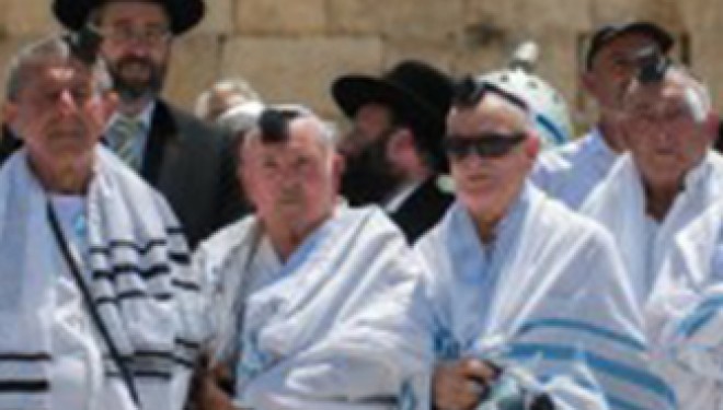 Cérémonie émouvante au Kotel: Bar Mizva de survivants de la Shoah Cérémonie émouvante au Kotel: Bar Mizva de survivants de la Shoah