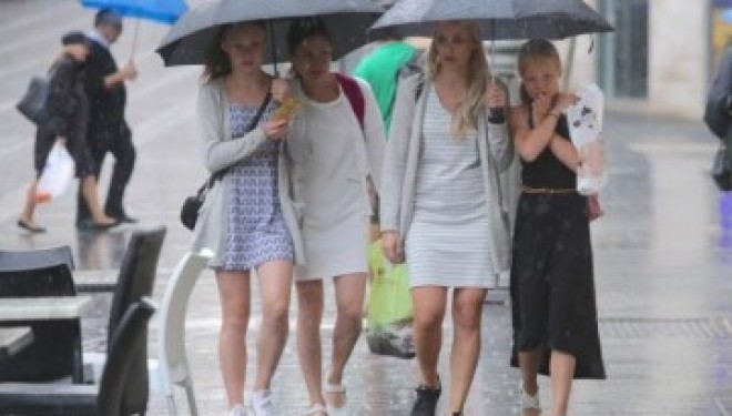 La pluie continue à tomber sur tout Israël et 50.000 foyers sont toujours sans électricité La pluie continue à tomber sur tout Israël et 50.000 foyers sont toujours sans électricité