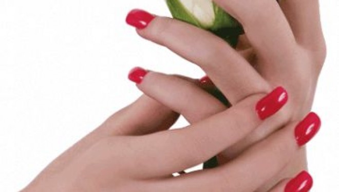 Des manucures pailletées pour les fêtes avec »signature Nails » a Ashdod Des manucures pailletées pour les fêtes avec »signature Nails » a Ashdod