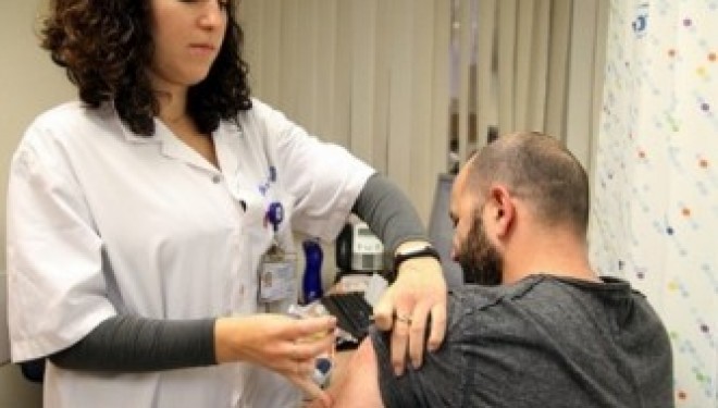 Israel : Une femme meurt, 16 Israéliens hospitalisés suite a une épidémie de grippe porcine Israel : Une femme meurt, 16 Israéliens hospitalisés suite a une épidémie de grippe porcine