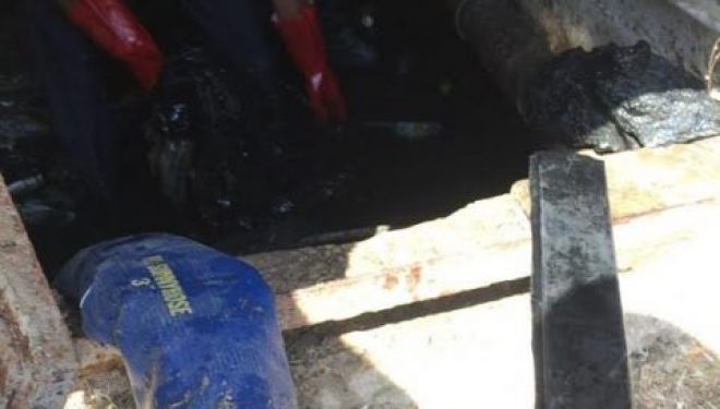 Égouts et ordures sous les immeubles dans le quartier גי d’Ashdod Égouts et ordures sous les immeubles dans le quartier גי d’Ashdod