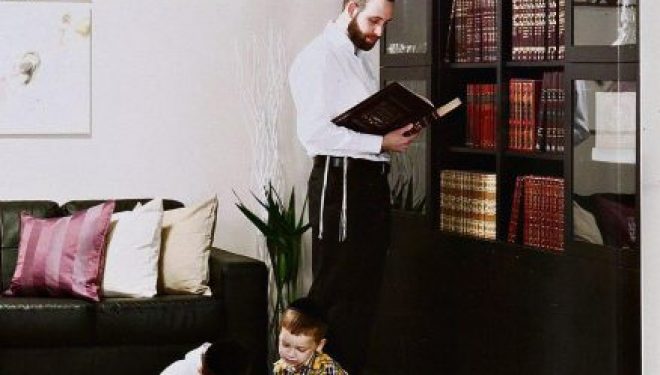 IKEA crée la polémique avec sa version haredi du catalogue, sans femmes !!! IKEA crée la polémique avec sa version haredi du catalogue, sans femmes !!!