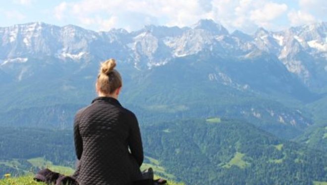 « Le silence pour cadeau » par Hanna Lachkar Haddad : Psychologue – Psychothérapeute « Le silence pour cadeau » par Hanna Lachkar Haddad : Psychologue – Psychothérapeute
