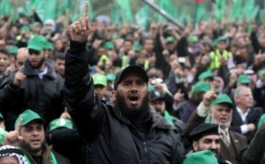 Palestiniens célébrant les 25 ans du Hamas. Crédits photo : AFP