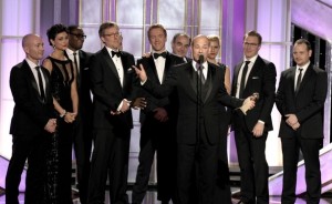 Howard Gordon remercie Gideon Raff sur la scène des Golden Globes