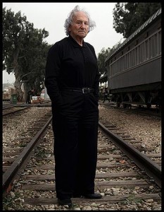 Noah Klieger sur les rails menant à Auschwitz