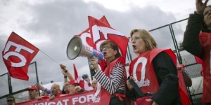 Plusieurs milliers de personnes ont défilé mardi, qualifiant la réforme des retraites d'erreur historique". | AFP/MARTIN BUREAU