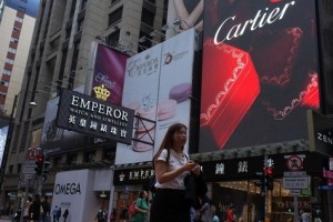 Russell Street dans le quartier commercant de Causeway Bay, Hong Kong. 