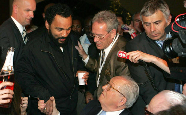 Elie Barnavi : Que faire de Dieudonné ?