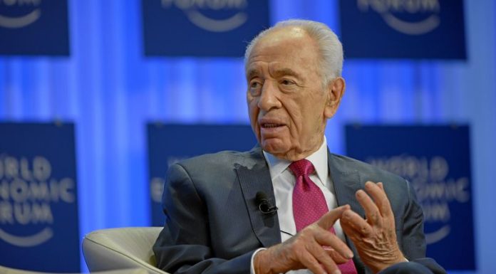 Shimon Peres entre dans le Guinness Book grâce à son cours en ligne