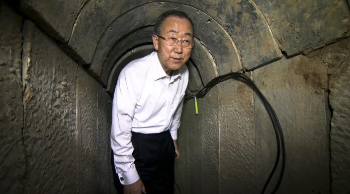Le secrétaire général des Nations Unies, M. Ban Ki-Moon, visite un tunnel terroriste découvert lors de Bordure Protectrice