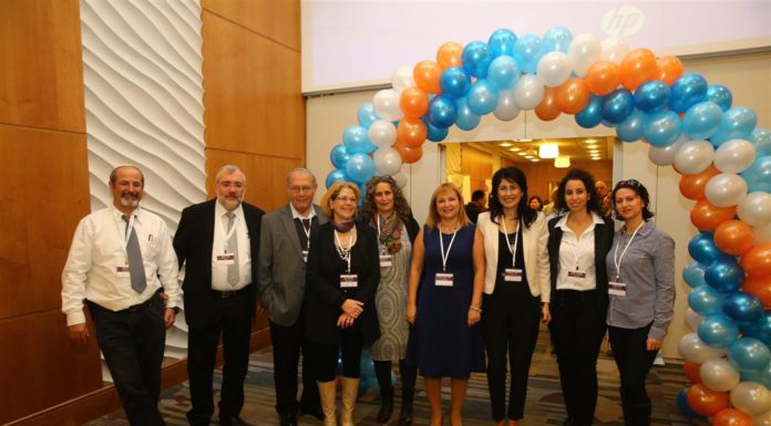 Emploi : Réunion de directeurs et de commerçants à l’hôtel Leonardo Plaza