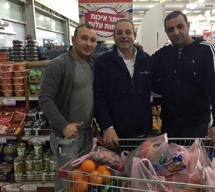 Emouvant : en Israel, a Ashdod, un installateur arrive dans l’appartement d’un rescape de la shoah, decouvrez la suite…