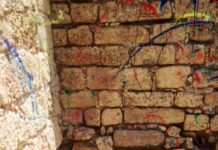 Ashdod : L’ ancienne citadelle dégradée par des graffitis faits a la peinture