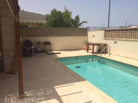 piscine et barbecue