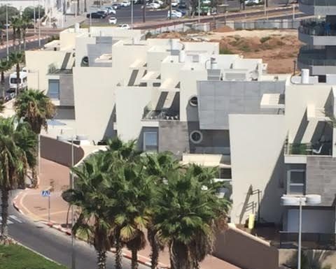 La municipalité d’Ashdod poursuivit en justice suite a un accident causé a un riverain par un bloc de béton sur la chaussée