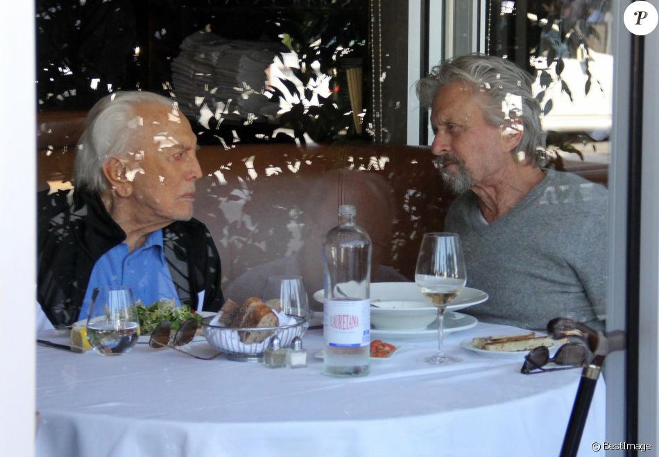 michael-douglas-dejeune-avec-son-pere-ki-950x0-1