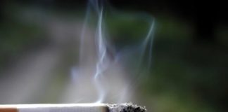 Rapport: Les Israéliens confinés à la maison fument 30% plus de cigarettes, 35% plus d’herbe