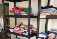 Pose de la mezouza sur la porte de l’association »Ahdout vehessed balev »