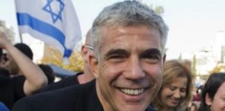Qui est Yair Lapid, le nouveau Premier ministre par intérim d’Israël ?