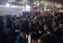 Grosse manifestation ce soir devant la mairie en protestation a la coercition religieuse.