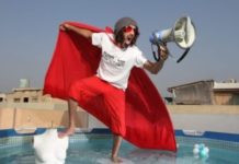 Gadi Wilcharsky – L’homme et le magnum arrivent au centre communautaire Diona !