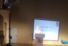 Le ministre de l’Education Naftali Bennett s’adresse aux enseignants d’Ashdod