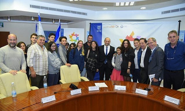 Bennett lance un nouveau programme pour les jeunes olim de France