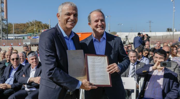 Accord «sur le Toit» : Moshe Kahlon pose la première pierre au Parc Lachish d’Ashdod