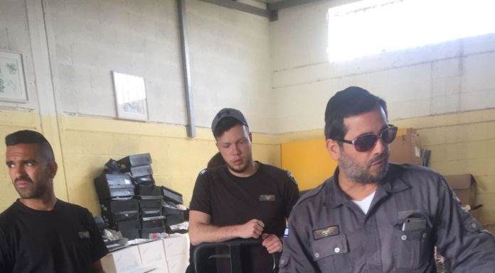 La municipalité d’Ashdod distribue environ 2 000 colis alimentaires pour Pessah aux personnes nécessiteuses