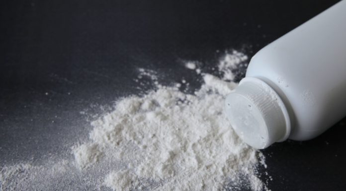 Les conseils beauté de Shana : astuce beauté avec du talc pour bébé