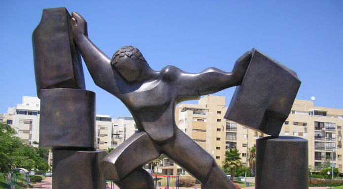 Sculpteurs et artistes – une nouvelle signalisation sur toutes les statues exposées dans la ville !