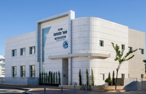 Au centre Or Menahem d’Ashdod, des chaussures de fêtes sont distribuées aux nécessiteux à un prix symbolique