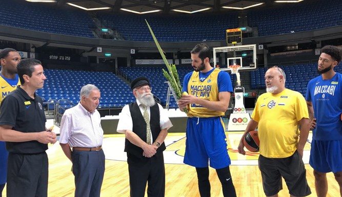 Le Maccabi Tel Aviv agite son loulav avant le grand match – vidéo