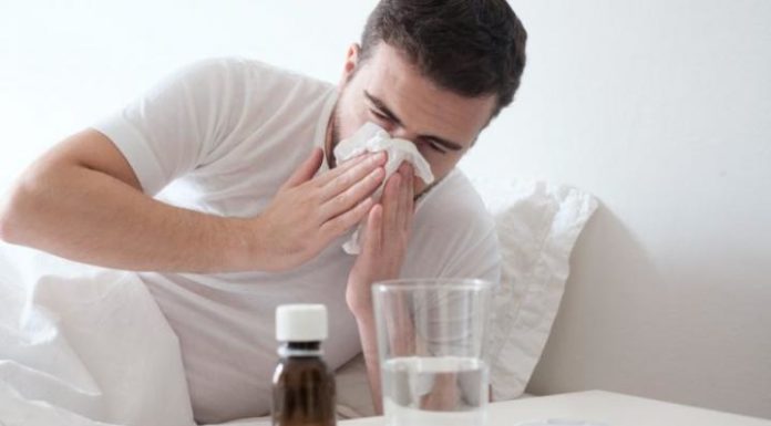 Les hommes tombent plus malades; les femmes ont plus de maladies auto-immunes !