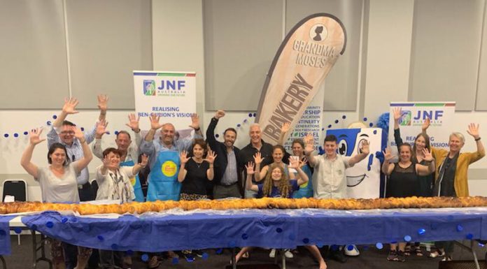 insolite : Les Juifs australiens battent le record du monde de la plus longue halla (pain de chabbat)