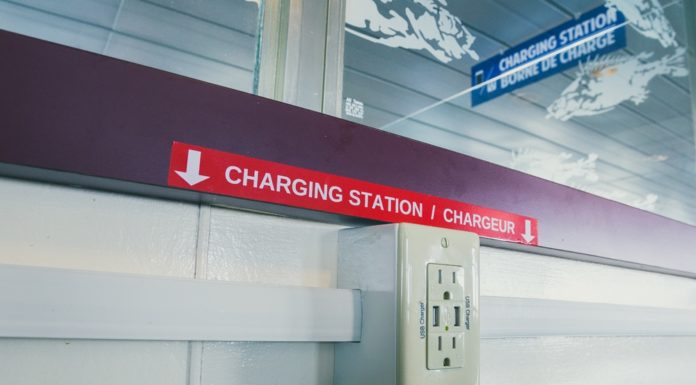 Comment éviter l’arnaque des chargeurs USB surnommée «jus jacking» ?