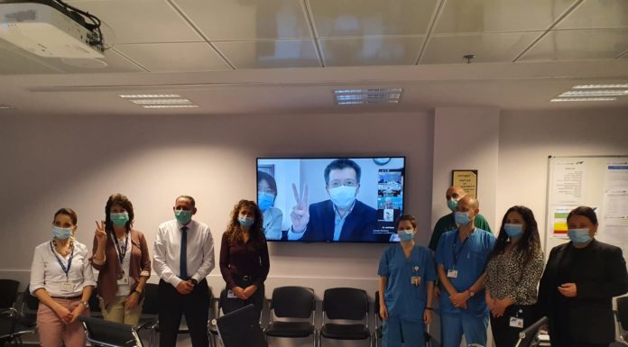 Vidéoconférence entre des médecins chinois et israéliens (Assuta Ashdod) sur la lutte contre le COVID-19