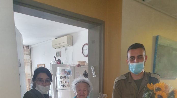 Une fleur fraiche pour les 2 040 survivants de l’Holocauste d’Ashdod