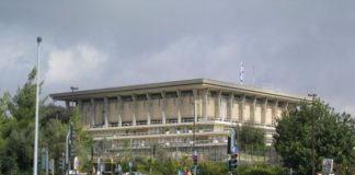 Rivlin confie à Netanyahu le mandat de former une coalition malgré de faibles chances de succès