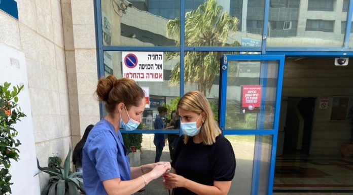 Nous prenons également soin des chiens : un projet de vaccination des chiens à Ashdod pour les résidents plus âgés